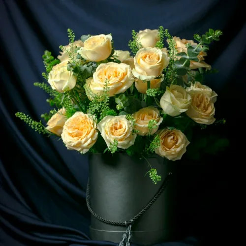 Victo Rose - Lẵng hoa hồng vàng sang trọng