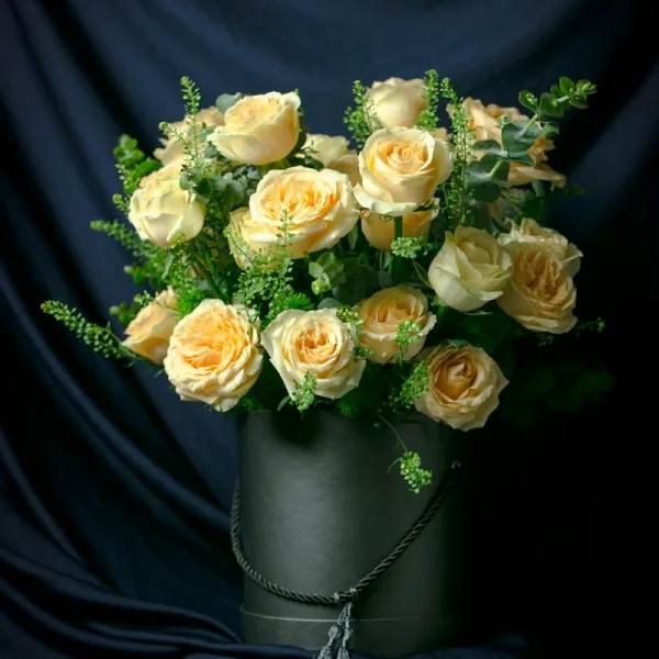 Victo Rose - Lẵng hoa hồng vàng sang trọng